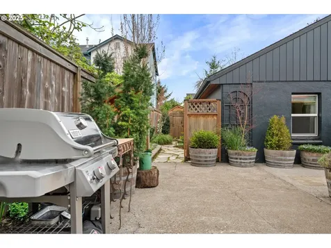 6133 NE 9th Avenue Portland OR 97211
