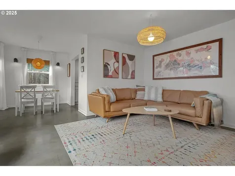 6133 NE 9th Avenue Portland OR 97211