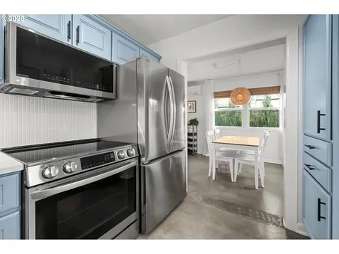 6133 NE 9th Avenue Portland OR 97211
