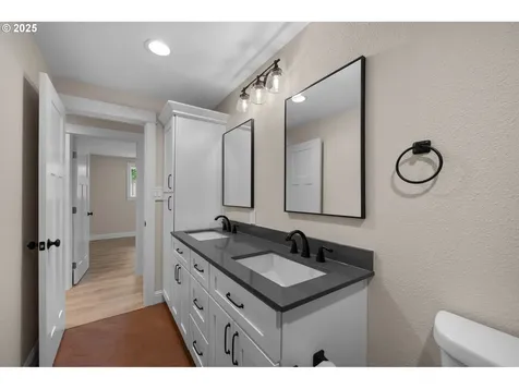 1677 SW Eastwood Court Gresham OR 97080