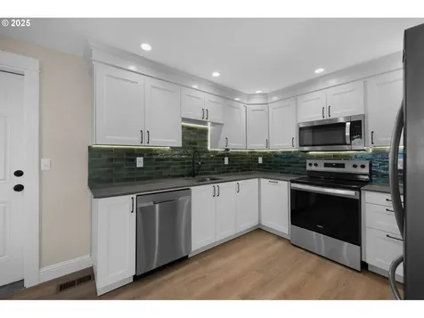 1677 SW Eastwood Court Gresham OR 97080