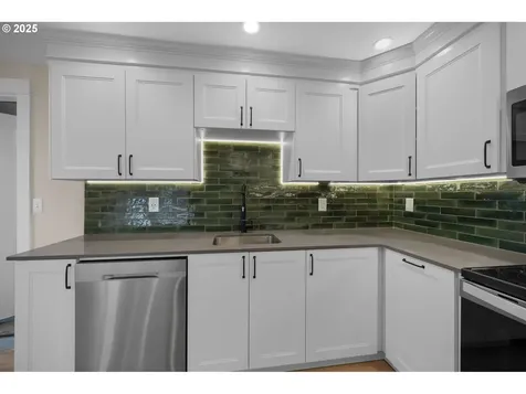 1677 SW Eastwood Court Gresham OR 97080