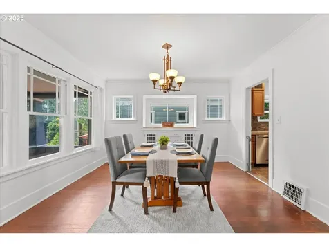 8005 SW 46th Avenue Portland OR 97219