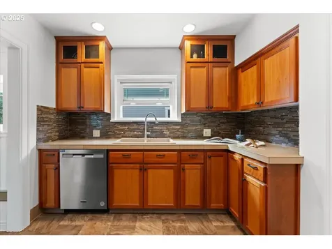 8005 SW 46th Avenue Portland OR 97219