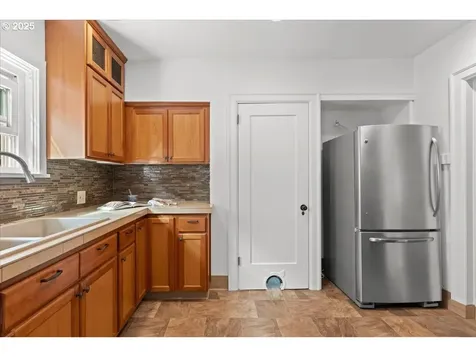 8005 SW 46th Avenue Portland OR 97219