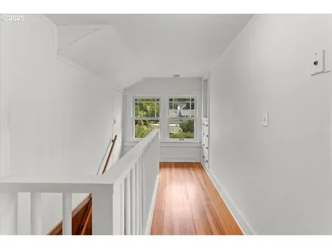8005 SW 46th Avenue Portland OR 97219