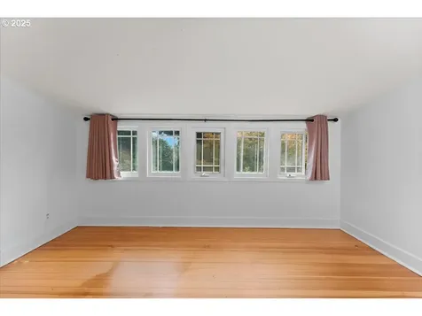 8005 SW 46th Avenue Portland OR 97219