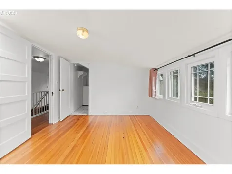 8005 SW 46th Avenue Portland OR 97219