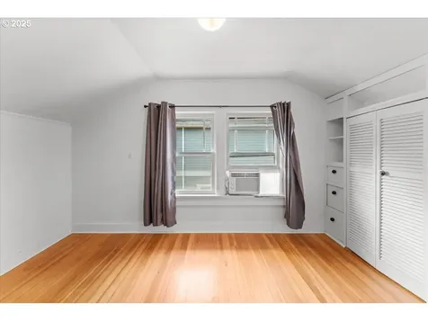 8005 SW 46th Avenue Portland OR 97219
