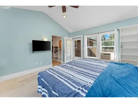 8005 SW 46th Avenue Portland OR 97219