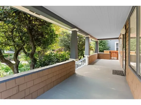 8005 SW 46th Avenue Portland OR 97219