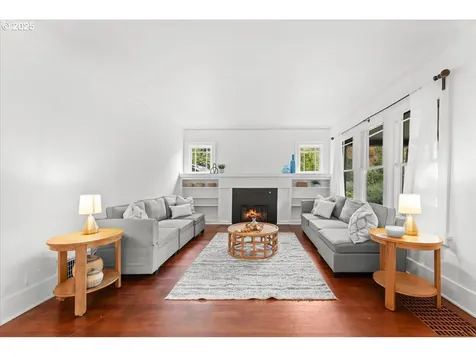 8005 SW 46th Avenue Portland OR 97219