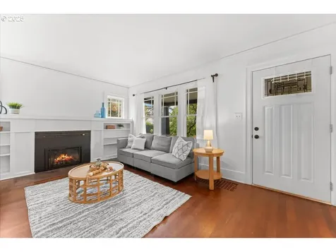 8005 SW 46th Avenue Portland OR 97219