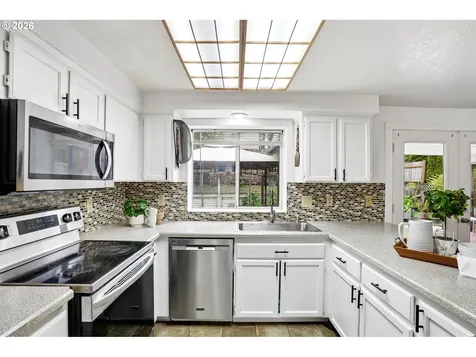 527 Willamina Avenue Forest Grove OR 97116