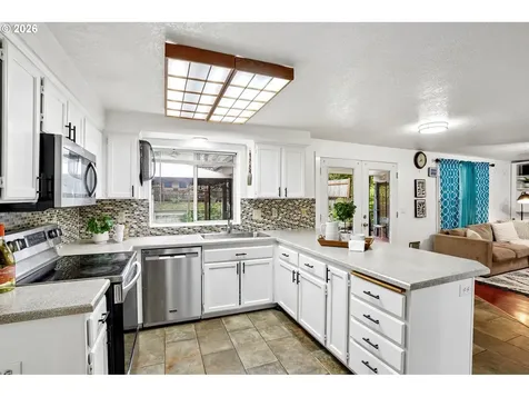 527 Willamina Avenue Forest Grove OR 97116