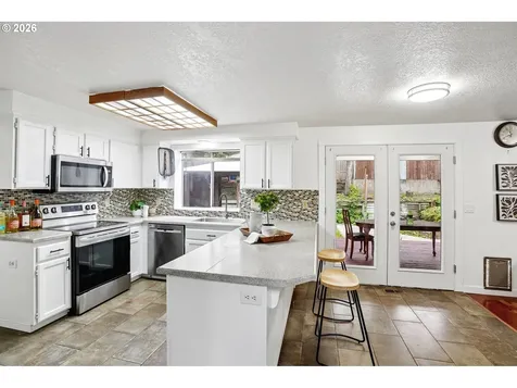 527 Willamina Avenue Forest Grove OR 97116
