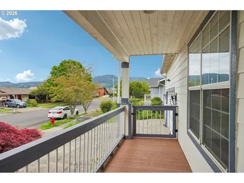 527 Willamina Avenue Forest Grove OR 97116