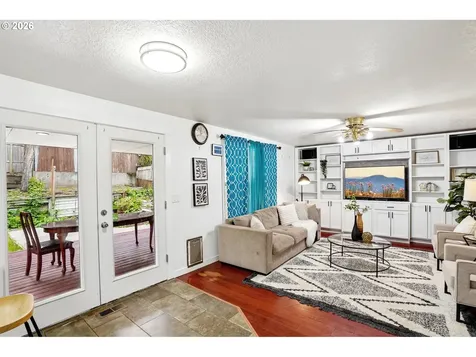 527 Willamina Avenue Forest Grove OR 97116