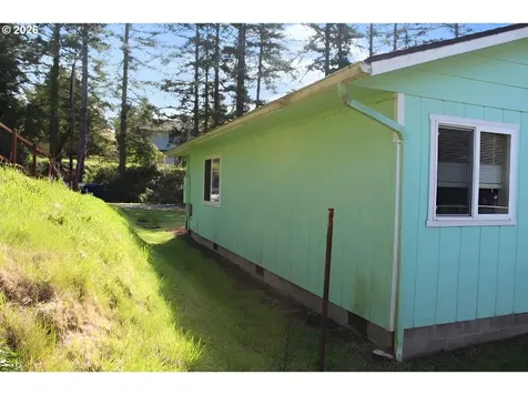 751 N Baxter Street Coquille OR 97423
