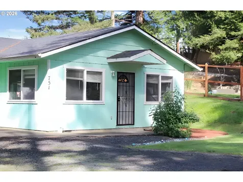 751 N Baxter Street Coquille OR 97423