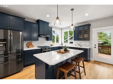 8340 SW 3rd Avenue Portland OR 97219