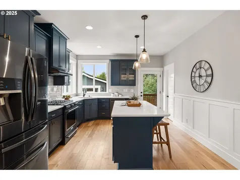 8340 SW 3rd Avenue Portland OR 97219