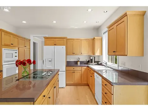2325 SW Huber Court Portland OR 97219