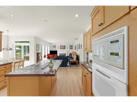 2325 SW Huber Court Portland OR 97219