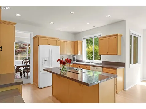 2325 SW Huber Court Portland OR 97219