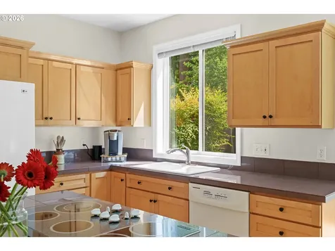 2325 SW Huber Court Portland OR 97219