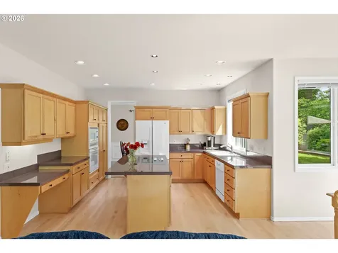 2325 SW Huber Court Portland OR 97219