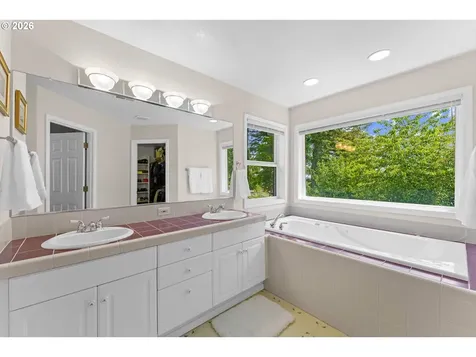 2325 SW Huber Court Portland OR 97219