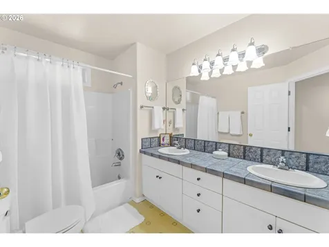 2325 SW Huber Court Portland OR 97219