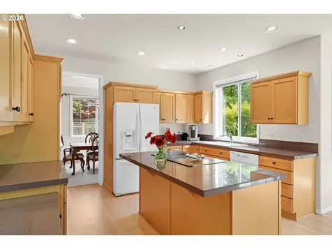 2325 SW Huber Court Portland OR 97219
