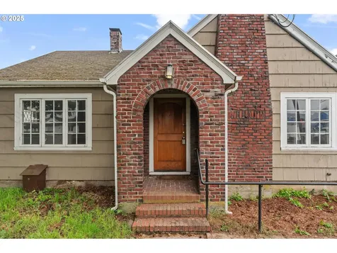 8256 SE Lambert Street Portland OR 97266