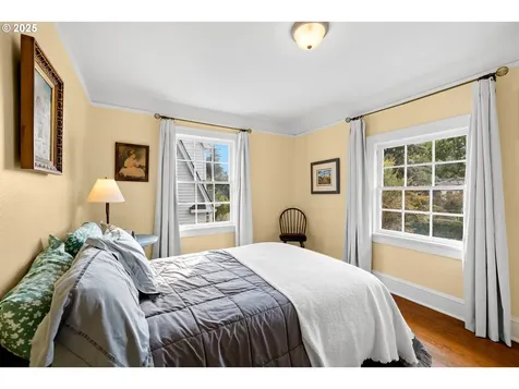 2827 NE Fremont Street Portland OR 97212