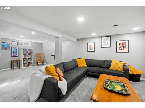 2827 NE Fremont Street Portland OR 97212