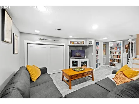 2827 NE Fremont Street Portland OR 97212