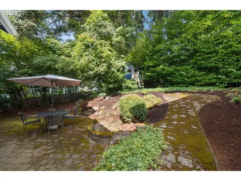 2827 NE Fremont Street Portland OR 97212