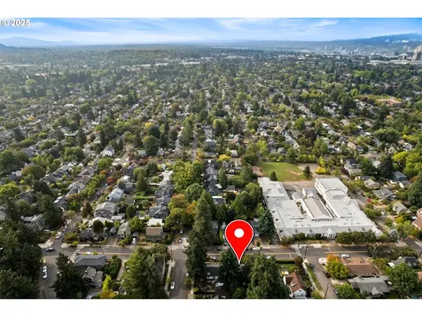 2827 NE Fremont Street Portland OR 97212