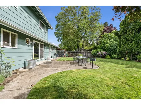 4851 Thunderbird Street Eugene OR 97404