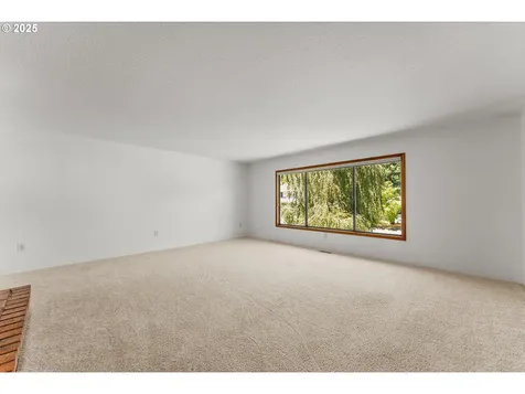 1925 NW Sunberry Drive Roseburg OR 97471