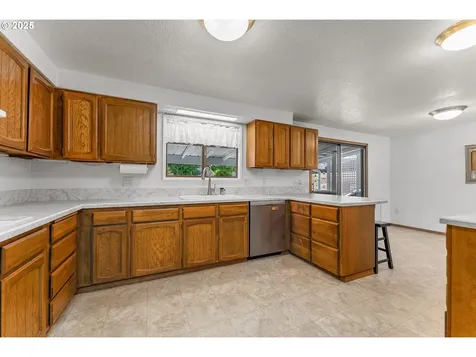 1925 NW Sunberry Drive Roseburg OR 97471