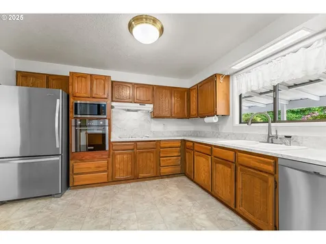 1925 NW Sunberry Drive Roseburg OR 97471