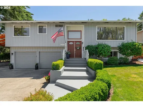 1925 NW Sunberry Drive Roseburg OR 97471