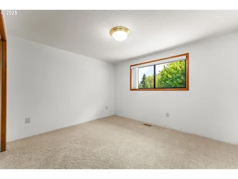 1925 NW Sunberry Drive Roseburg OR 97471