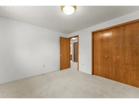 1925 NW Sunberry Drive Roseburg OR 97471