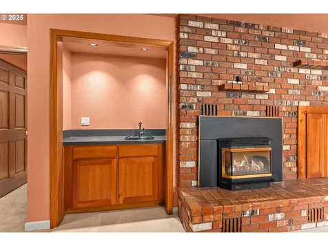 1925 NW Sunberry Drive Roseburg OR 97471