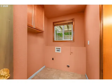 1925 NW Sunberry Drive Roseburg OR 97471