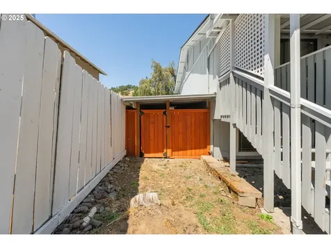 1925 NW Sunberry Drive Roseburg OR 97471